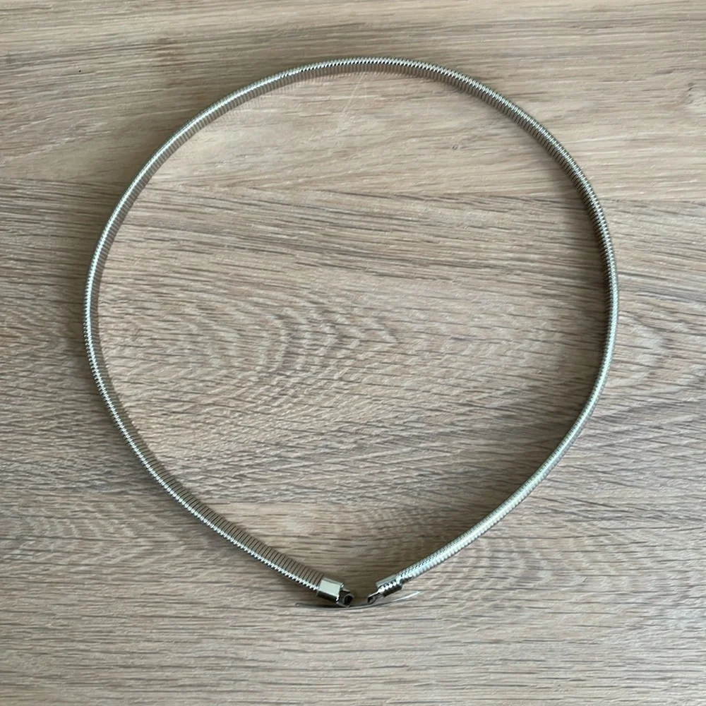 VINTAGE  SILVERTONE METALLIC SNAKE LINK STATEMENT SKINNY WAIST BELT
